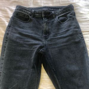 American Eagle Black Mom jeans (size 6 short)